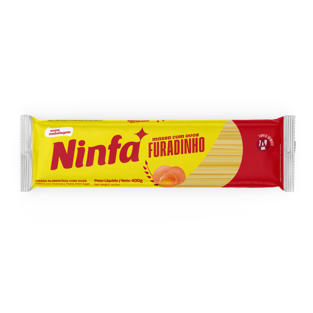 Embalagem de macarrão furadinho com ovos de 400g, com rótulo amarelo e vermelho, exibindo janela transparente com a massa.