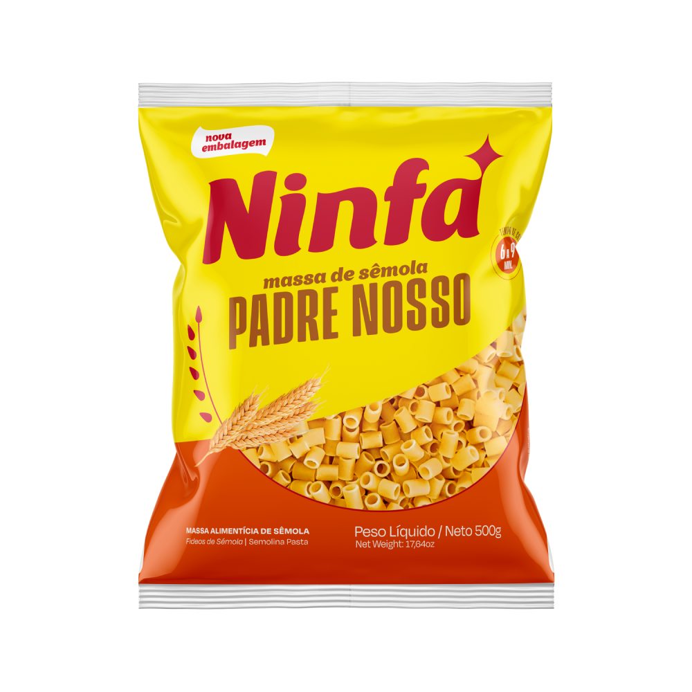 Embalagem de macarrão padre nosso sêmola de 500g em pé, com rótulo amarelo e vermelho, exibindo janela transparente com a massa.